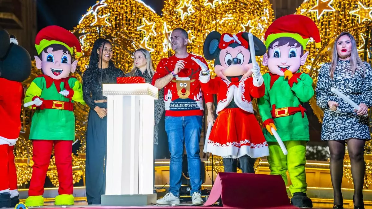 Cehegín da la bienvenida a la Navidad con el encendido de luces en la Plaza del Alpargatero