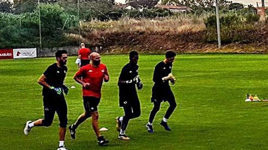 Los porteros del Zamora CF, entrenando en el Ruta de la Plata.