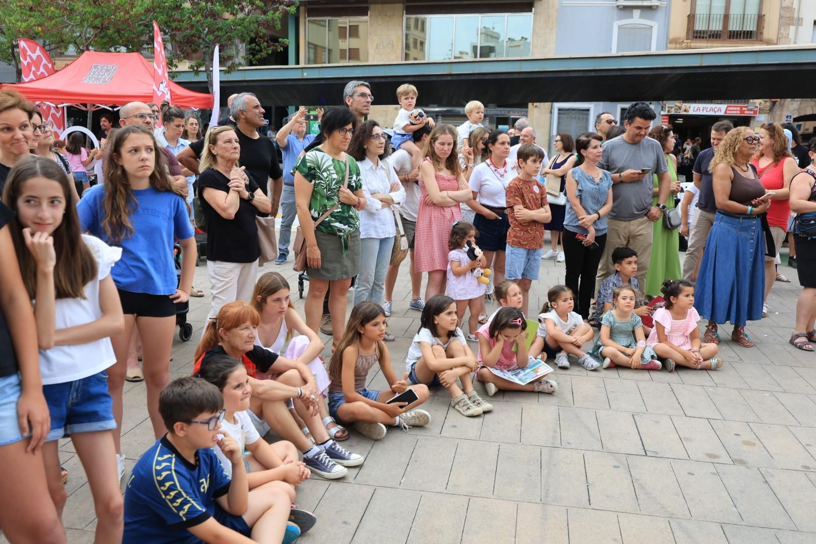 Les fotos de com Vila-real 'trau la llengua' per a defensar el valencià