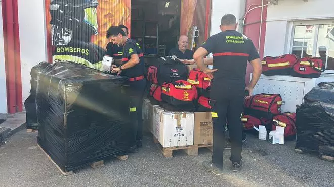 Galería | El equipo de bomberos de la Diputación de Badajoz trabajará en las labores de rescate en una zona turística de Caracas