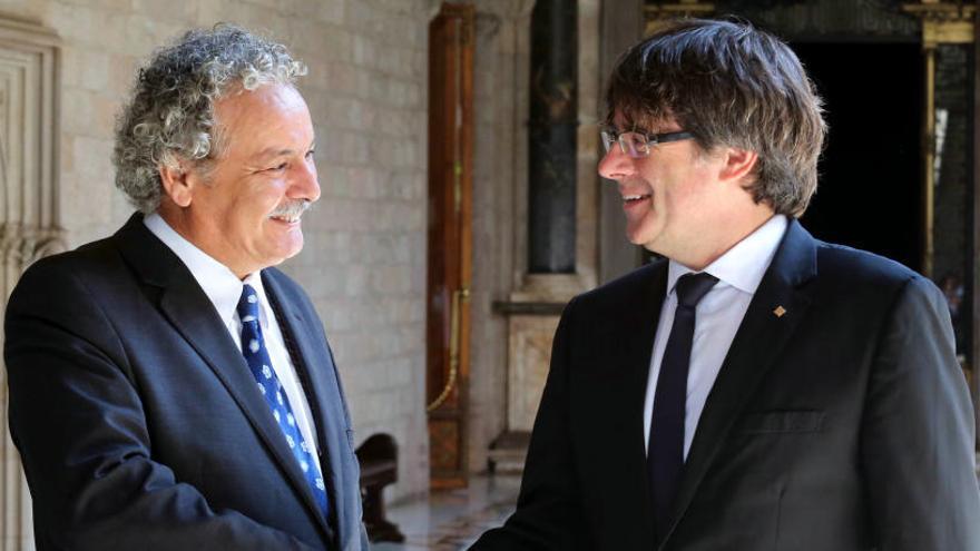 Carles Puigdemont amb el Premi Nobel de la Pau Ahmed Galai.