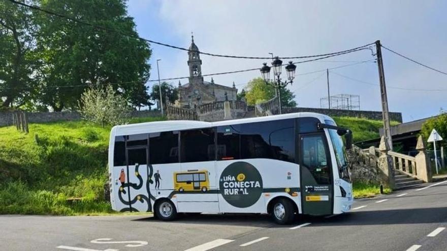 El bus de «Conecta Rural» de la Diputación de Pontevedra suma más de 3.100 viajeros desde abril