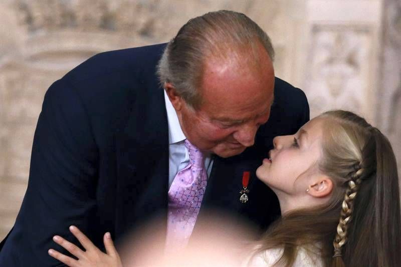 Fotogalería: Juan Carlos firma la abdicación