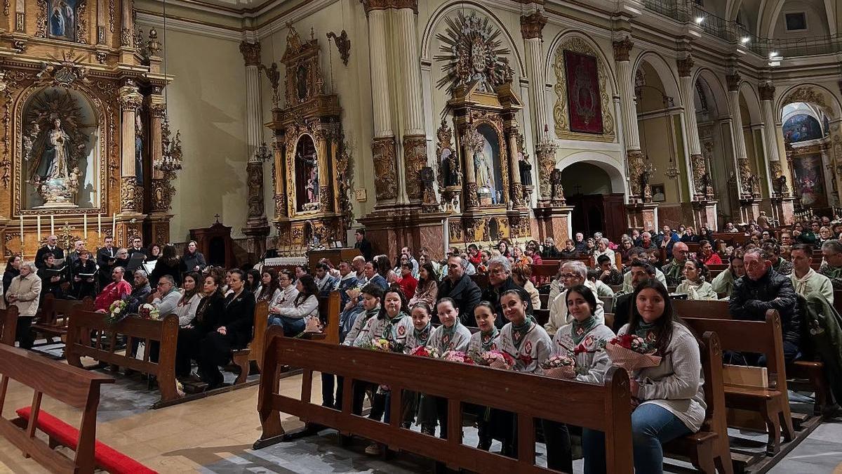 Las falleras mayores y cortes de honor, en la misa de Sant Josep celebrada ayer.