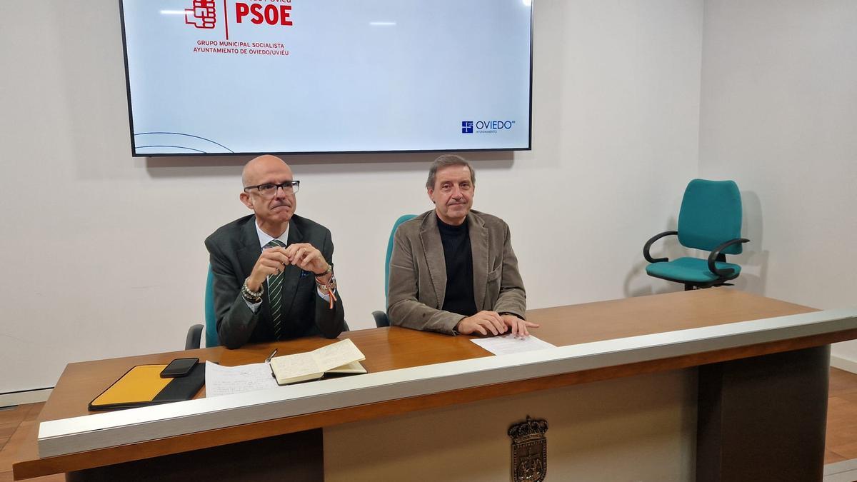 Jorge García Monsalve (izquierda) y Carlos Fernández Llaneza, durante la presentación de su enmienda.