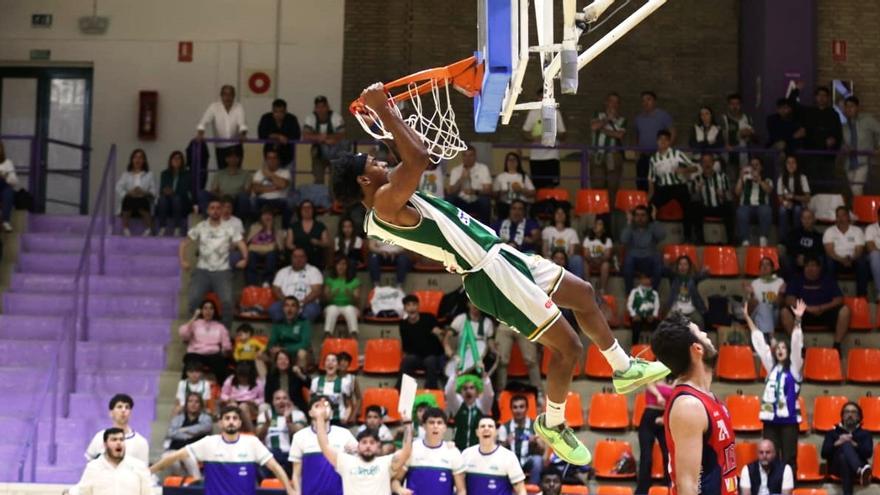 El Coto Córdoba de Baloncesto machaca en la cancha del CB Jaén