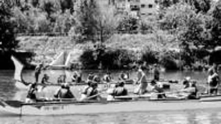 La margen izquierda se llevó la XX regata