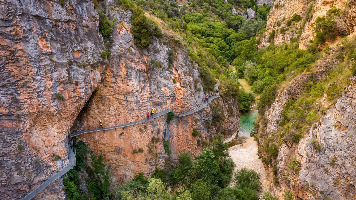 El Caminito del Rey tiene rival: una ruta por un pueblo de 330 habitantes entre cañones y pasarelas