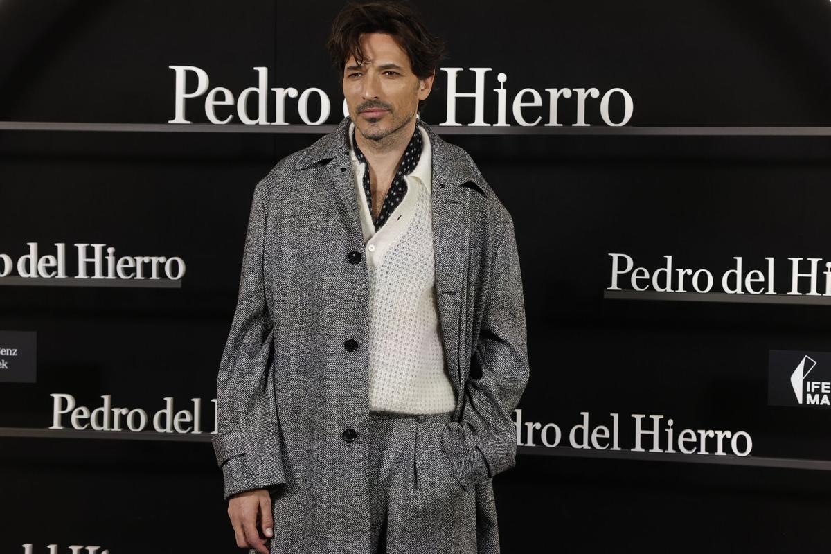 El modelo español Andrés Velencoso asiste a la presentación de la nueva colección de Pedro del Hierro en la Semana de la Moda Bercedes Benz Fashion Week Madrid.