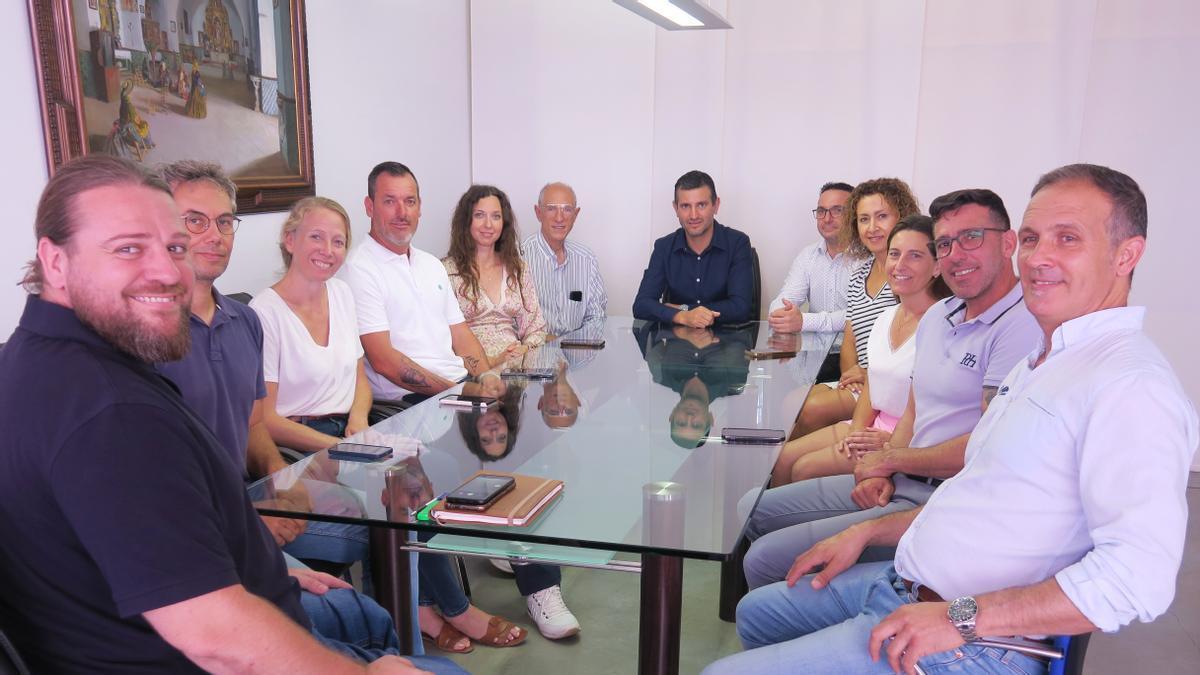 El alcalde Marcos Serra junto a su equipo de gobierno.