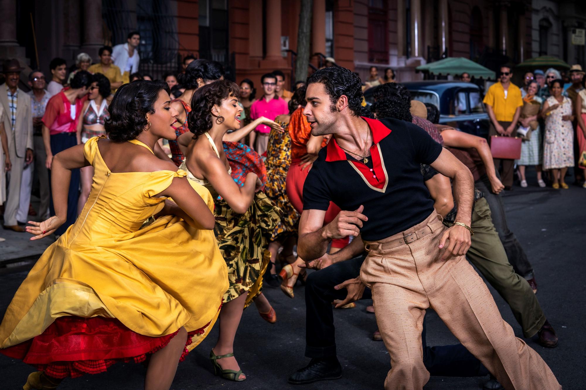 Ariana Debose como Anita y David Álvarez como Bernardo en 'West Side Story'.