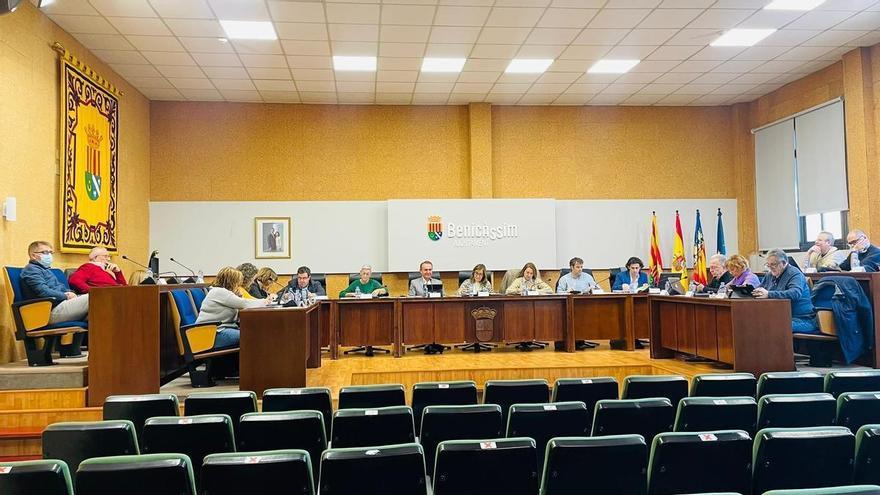 La oposición de Benicàssim recula en su intento de rebajar el sueldo de dos asesoras