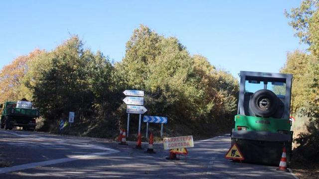 Señalización del corte al tráfico de la carretera de San Román. | A. S.