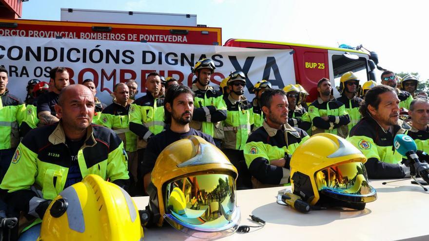 La huelga de bomberos se extiende por toda Galicia en un verano que se prevé duro