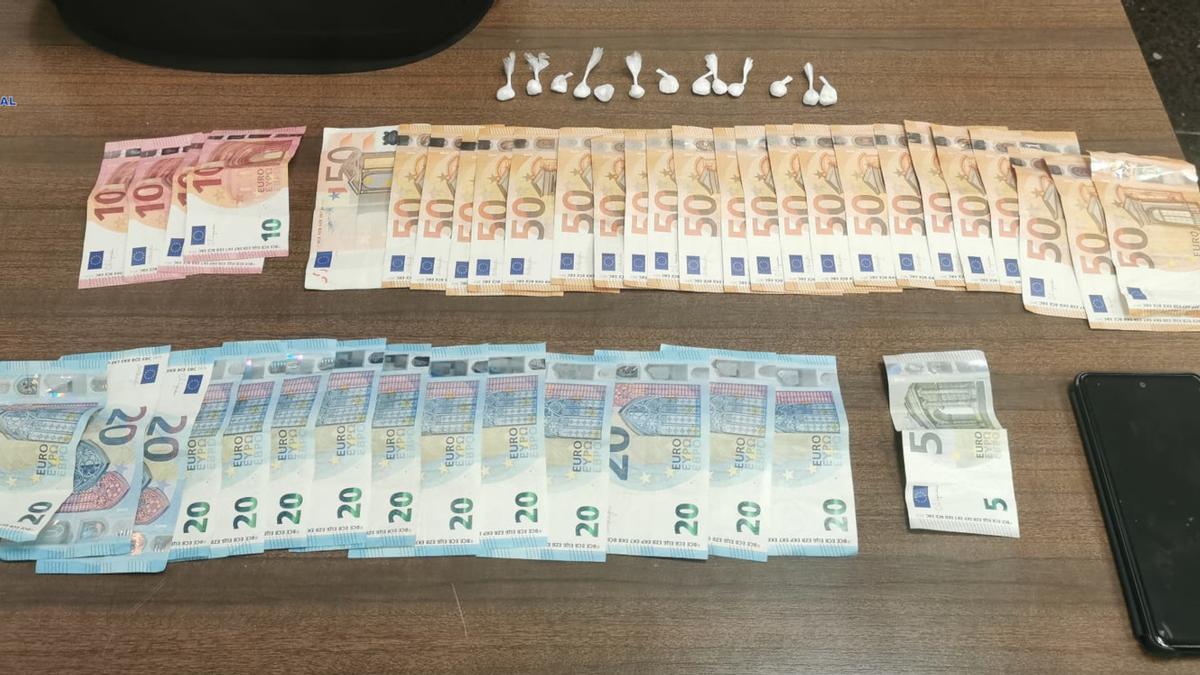 Papelinas de cocaína encontradas en los genitales de un traficante de droga en Palma.