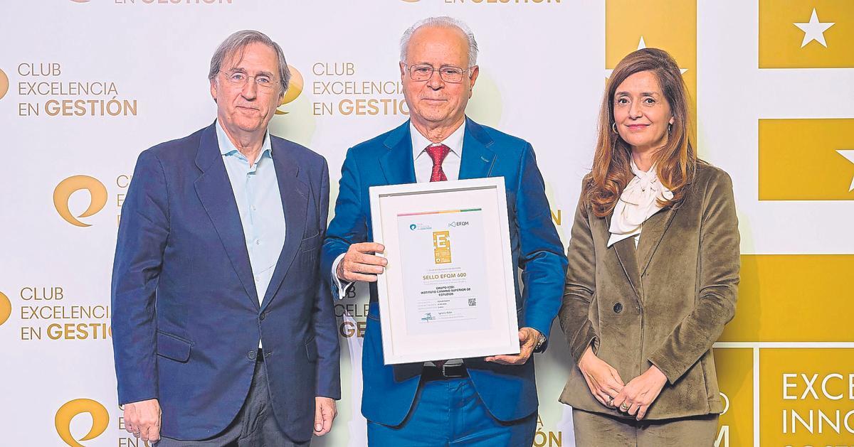 D. José Domingo Martín recibe el premio EFQM 600 en Madrid.