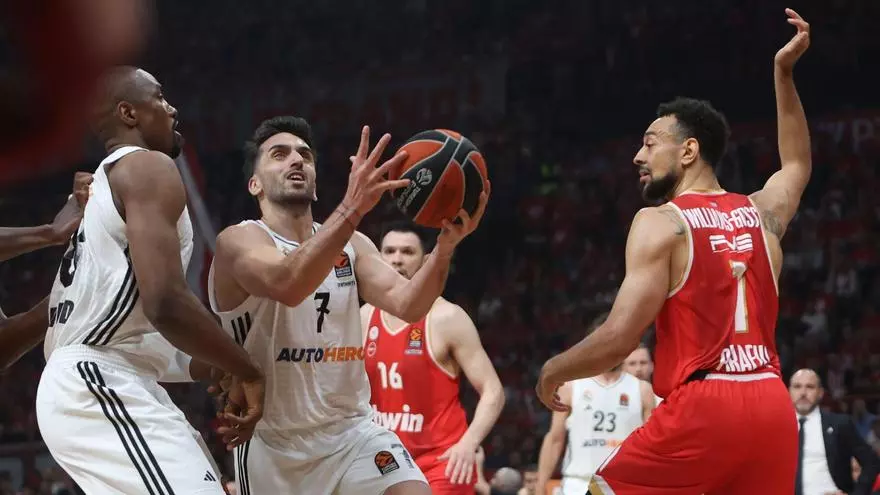 El Madrid busca el primer paso para regresar al Pireo