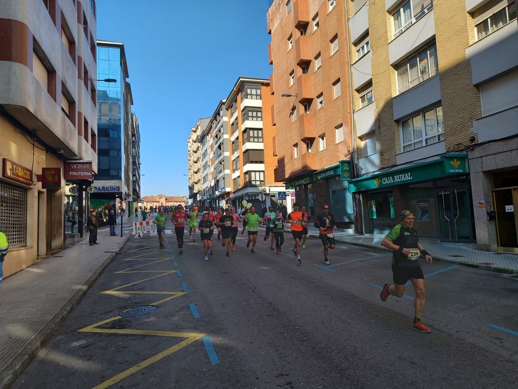 Todas las imágenes de la  XXXIII Media Maratón de Siero: así fue la gran prueba con salida en la Pola