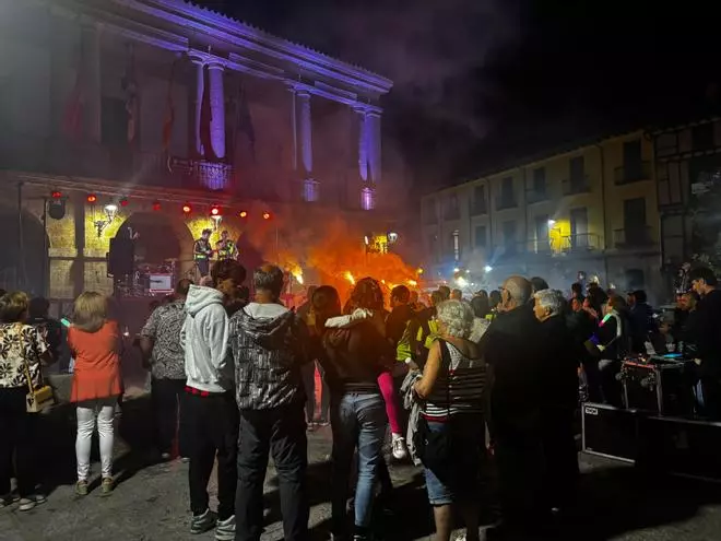 Toro se rinde al motor: emotivo desfile de antorchas y homenaje en la Plaza Mayor
