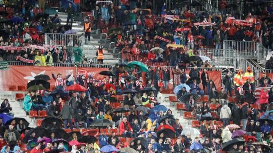 Més d&#039;11.000 espectadors desafien la pluja a Montilivi