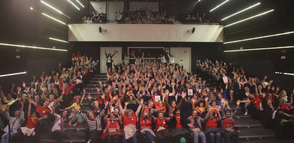 Despedida del encuentro en el auditorio.  |  LUIS. A. RUIZ