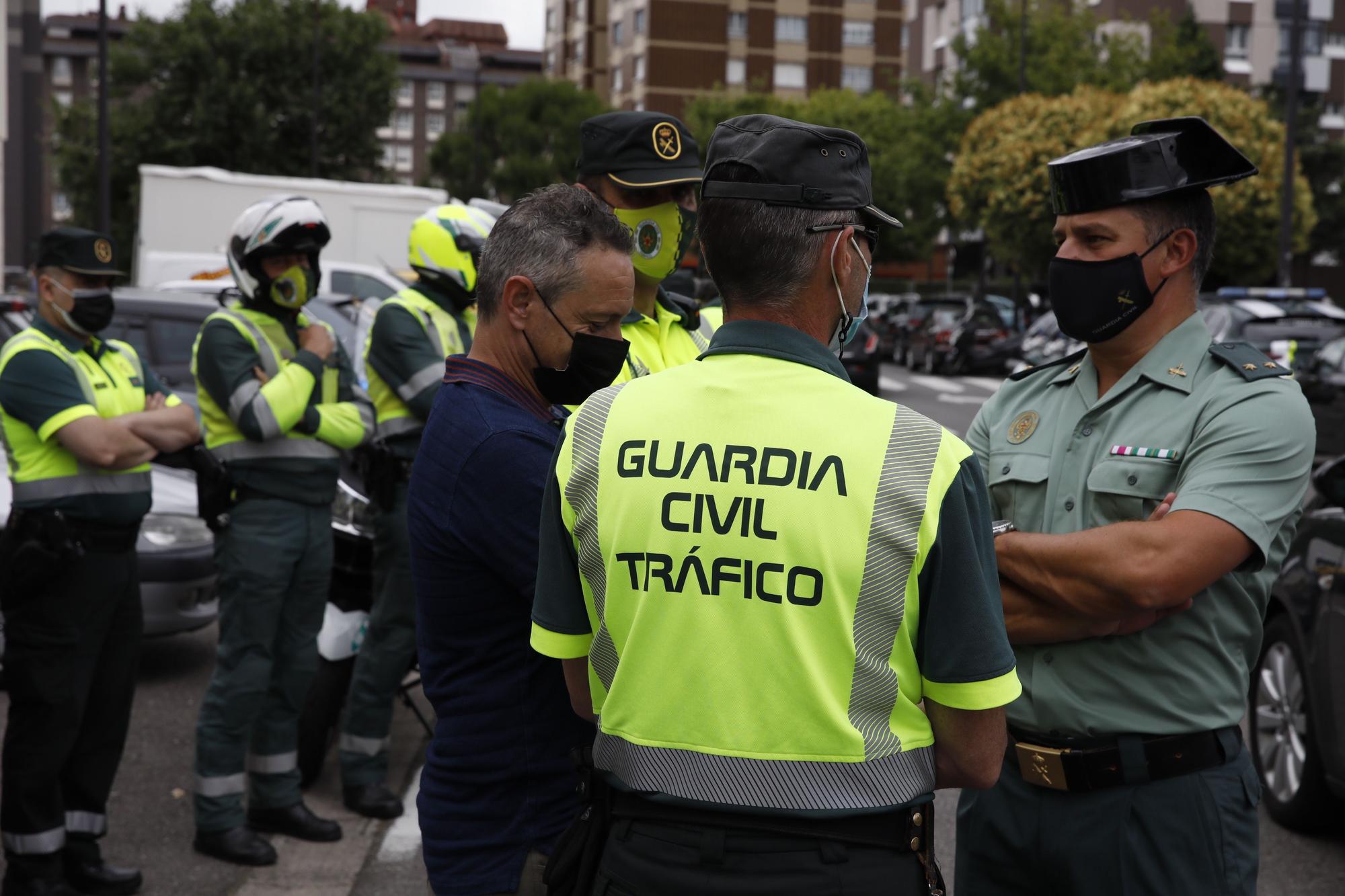 Una pasarela de guardias civiles despide a Eladio Currás, el compañero jubilado fallecido en un incendio en Gijón