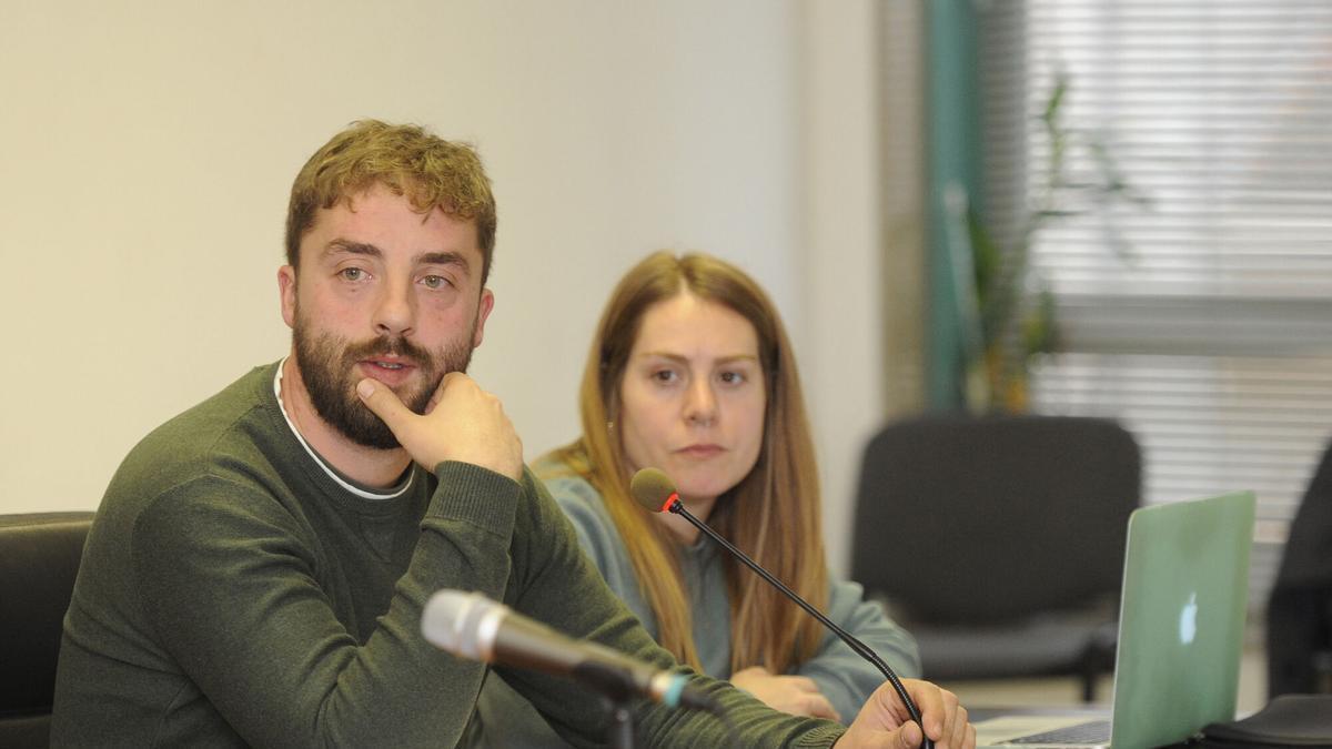 Álex Fiúza y Carlota Salgado, en un pleno.
