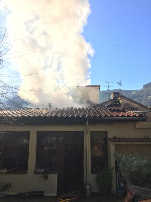 Incendio en el restaurante El Llar de Viri, en San Román de Candamo