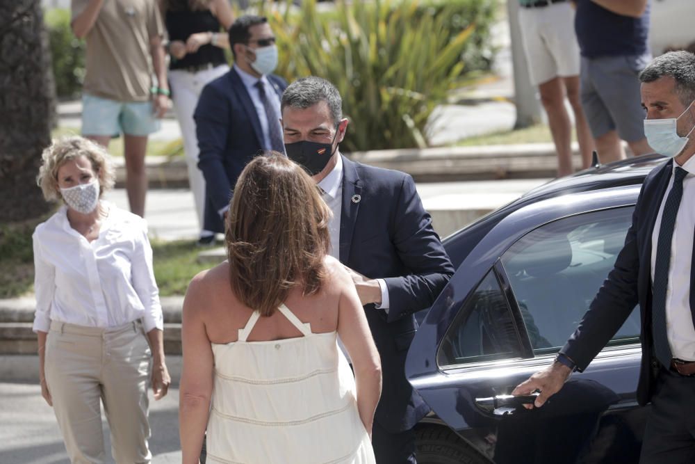Francina Armengol recibe a Pedro Sánchez en el Consolat de Mar