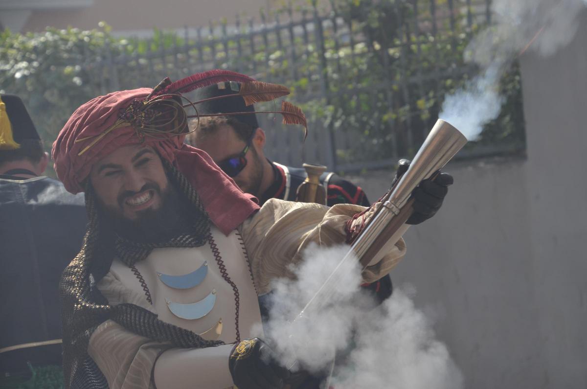 Moros y Cristianos de Petrer 2024: la Embajada de la cruz recupera la villa
