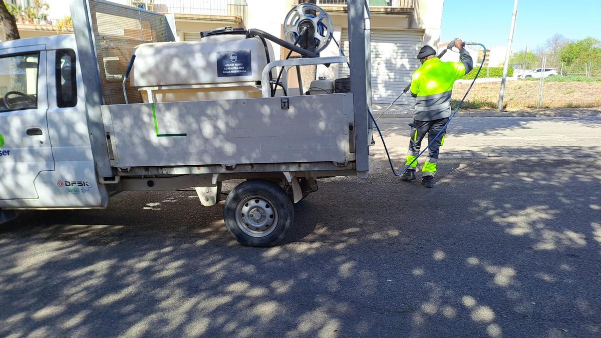 Torroella de Montgrí utilitza aigua regenerada per a netejar els carrers.