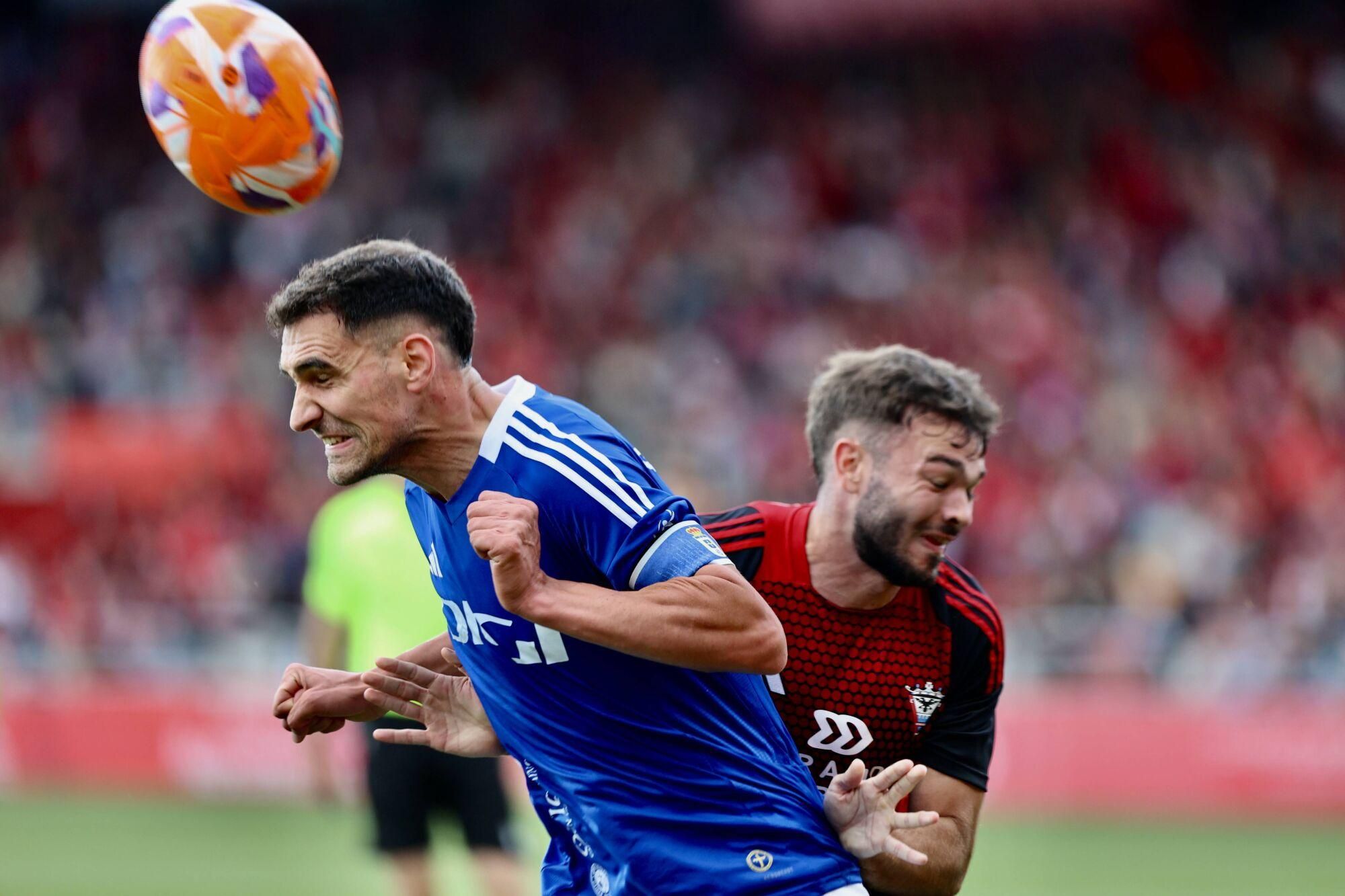 EN IMÁGENES: Ambientazo en el primer partido de la final por el ascenso a Primero entre Mirandés y Real Oviedo