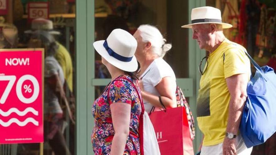 Turistas de compras este verano por Maisonnave.