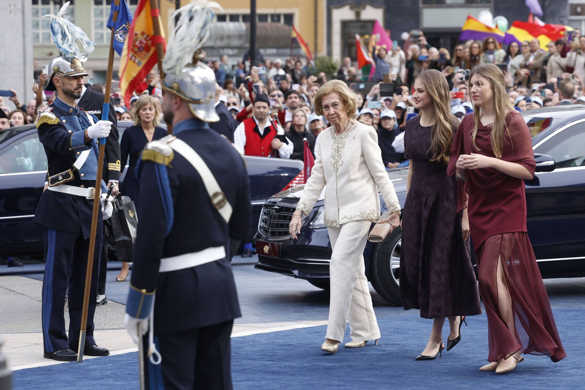 EN IMÁGENES: Así fue la llegada de los invitados a los premios "Princesa de Asturias" y su paso por la alfombra azul