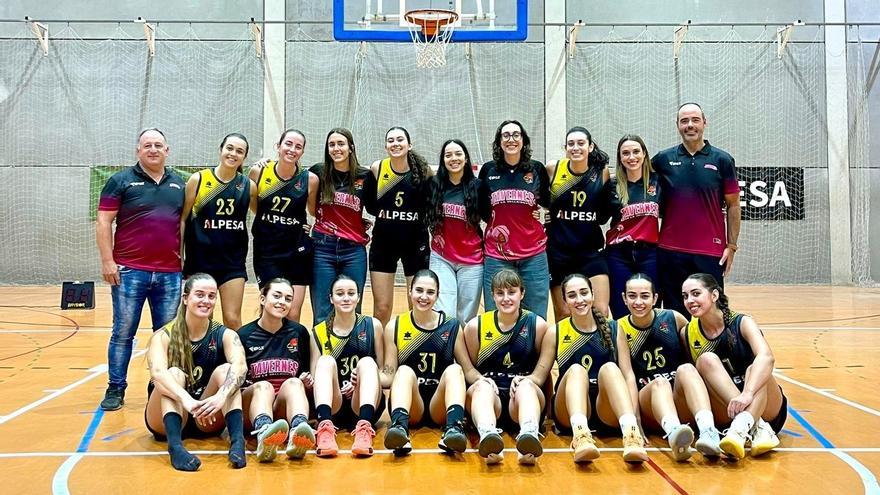 Jugadoras y técnicos del Alpesa CB Tavernes
