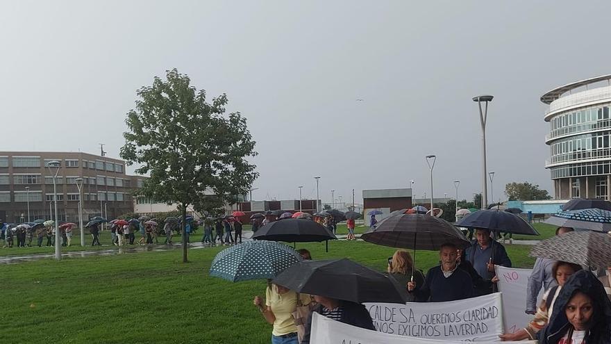 Nueva protesta vecinal en La Calzada por el posible traslado del Albergue Covadonga a la Casa del Mar y el futuro espacio comunitario de Mar de Niebla: "No se debe traspasar un problema a otro barrio"