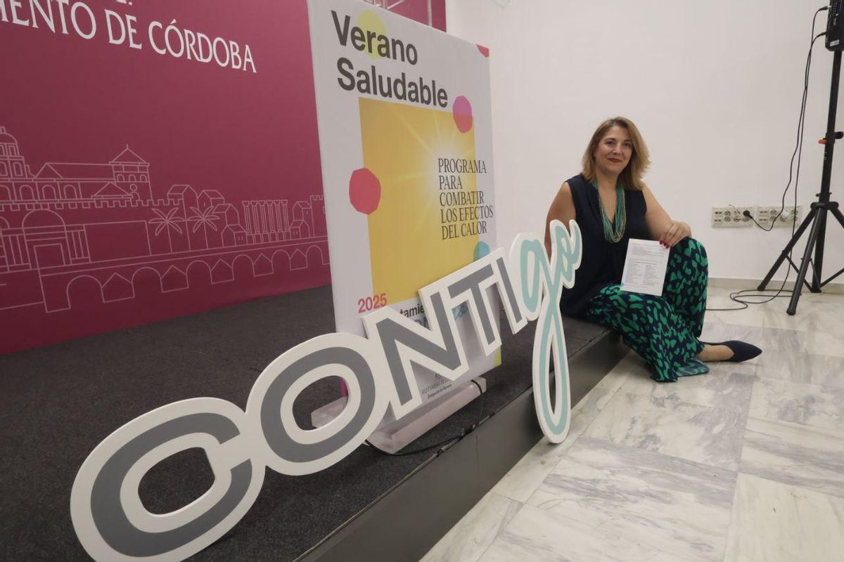 La concejala Eva Contador, durante la presentación del programa 'Verano saludable' del Ayuntamiento de Córdoba.