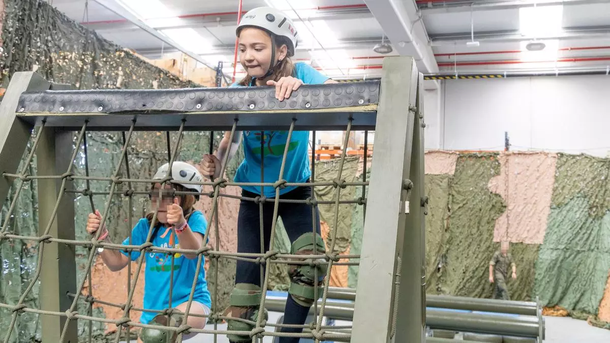 La Bellea del Foc infantil se atreve con la "guerrilla" del MOE en Alicante