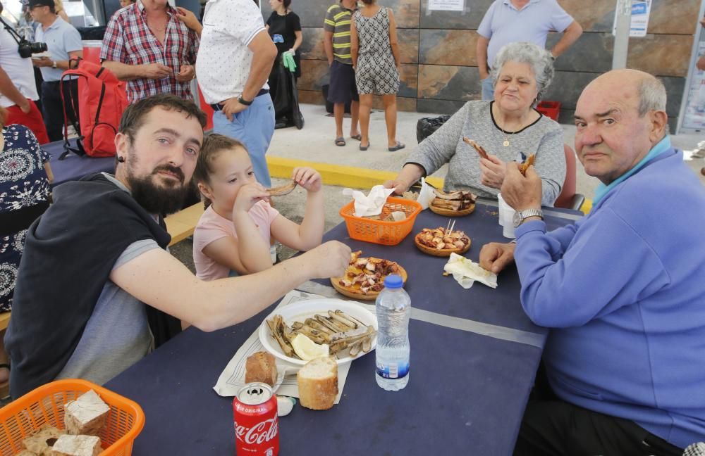 La cita gastronómica de Cesantes atrae a cientos de personas para disfrutar de este molusco.