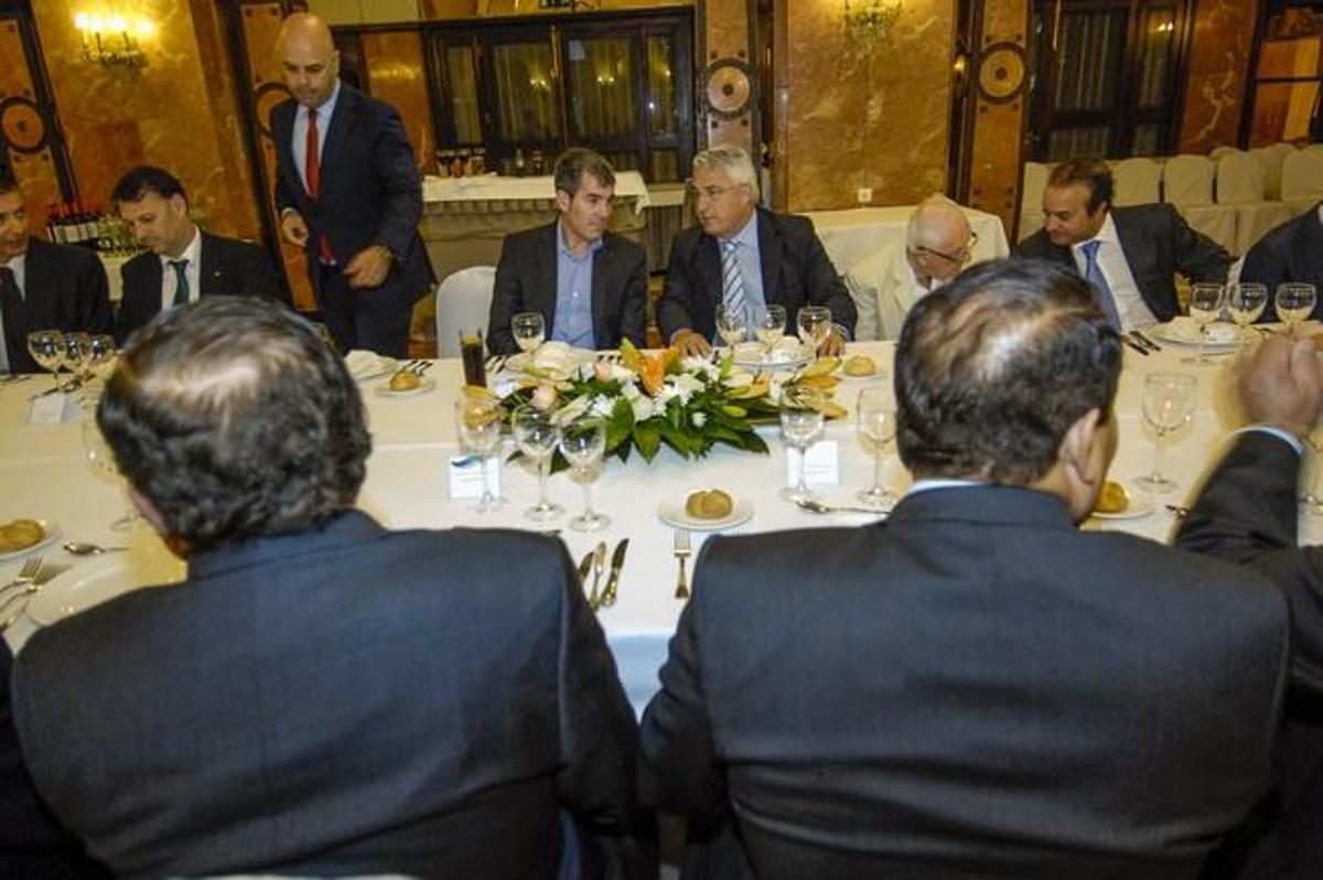 ALMUERZO DE DINOSOL CON EMPRESARIOS