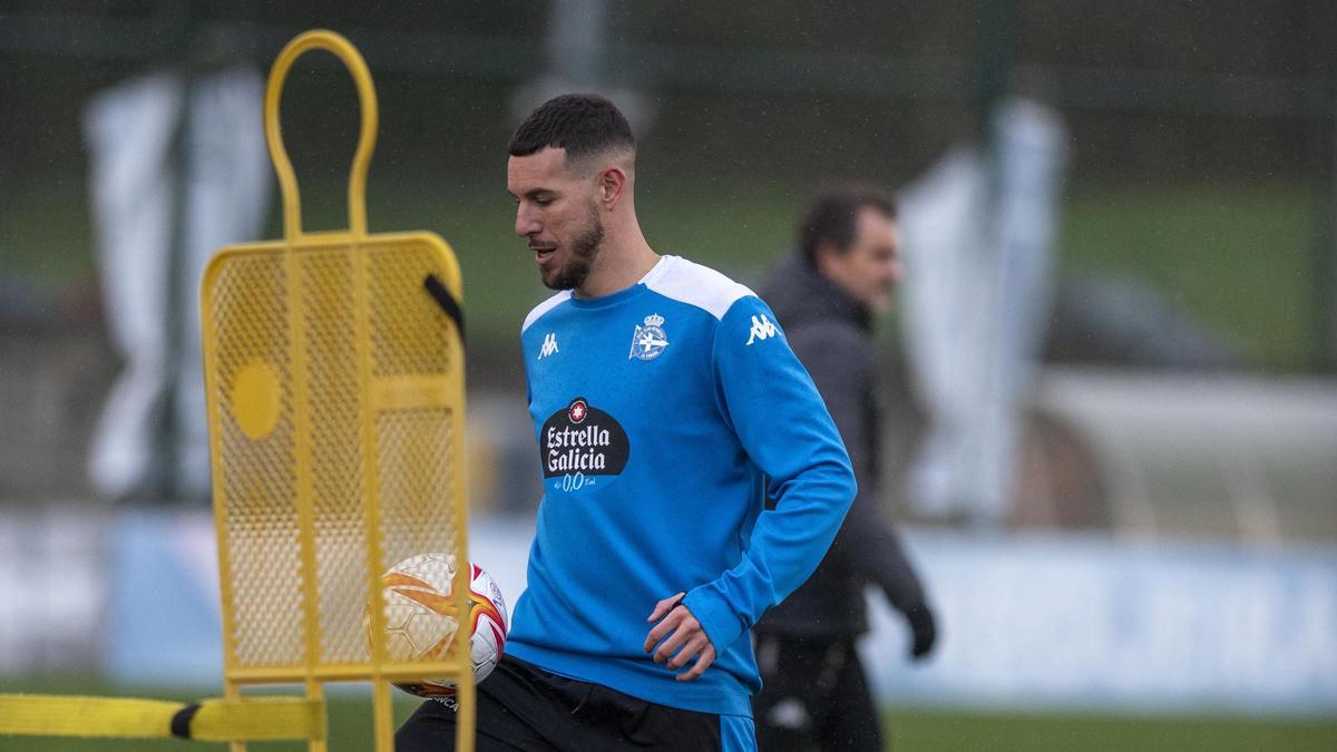 Álvaro Rey, durante un entrenamiento en Abegondo.