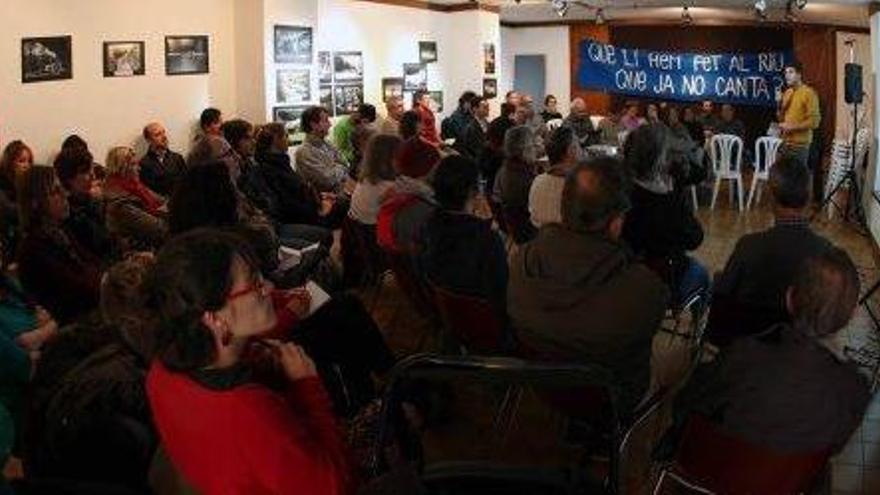 Una cinquantena de persones van participar a Moià a la taula rodona sobre la gestió sostenible de l&#039;aigua