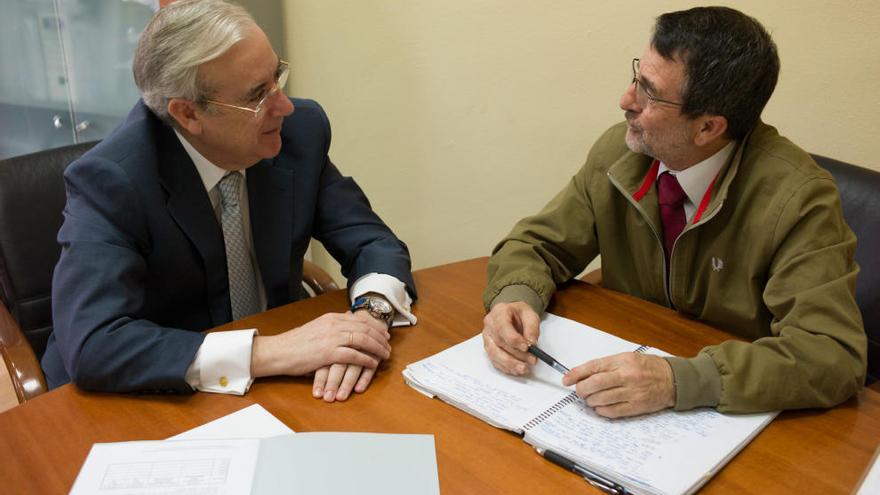 El presidente del Consejo de Cuentas, Jesús Encabo, y el exalcalde de Benavente Saturnino Mañanes.