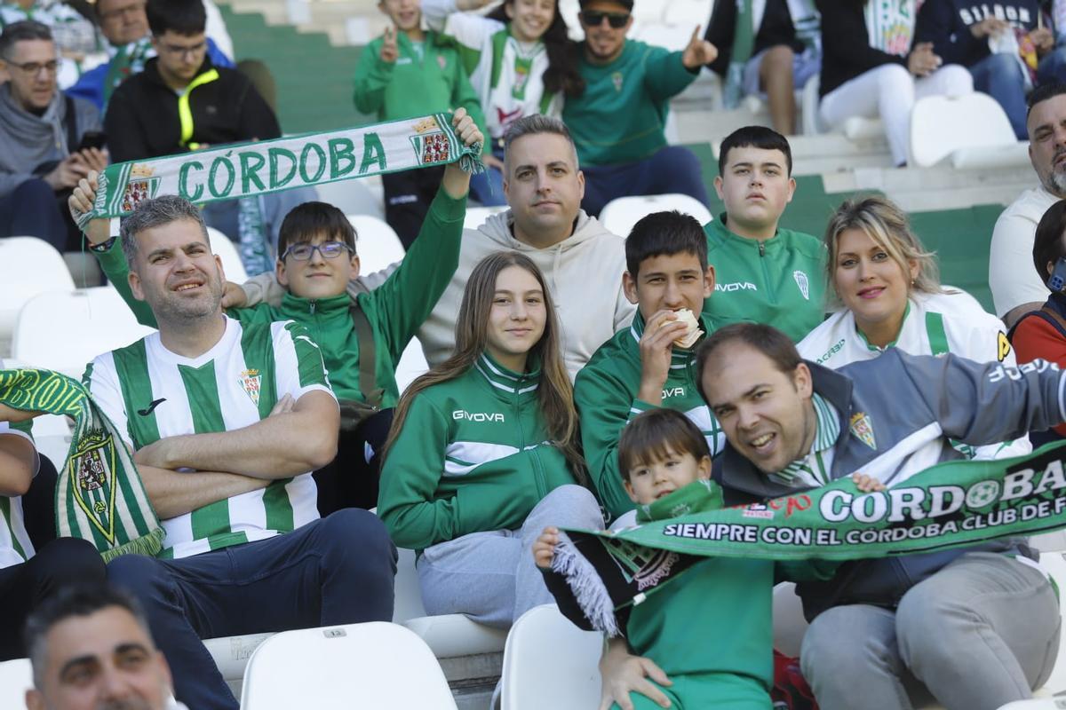Córdoba CF-Elche, las imágenes de la afición en El Arcángel Córdoba CF-Elche, las imágenes de la afición en El Arcángel