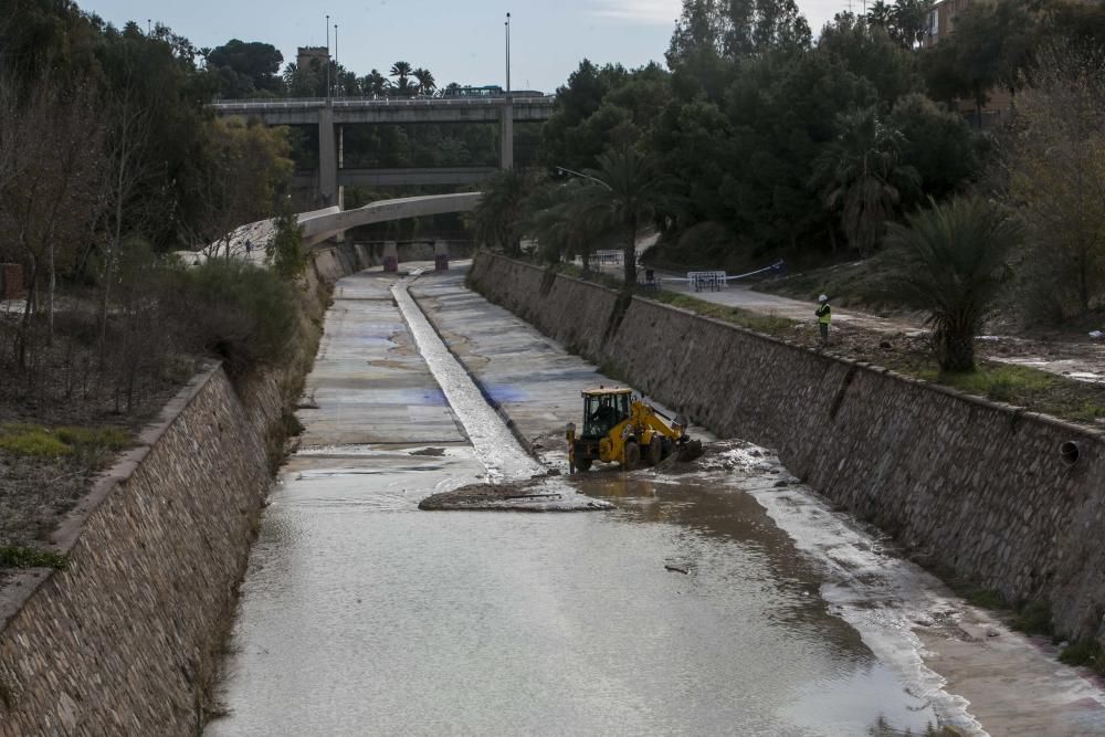 Fuga de agua en la ladera del Vinalopó