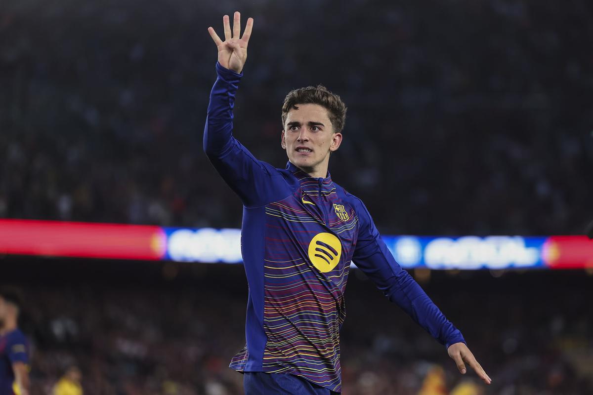 Gavi celebra la victoria contra el Espanyol en el derbi
