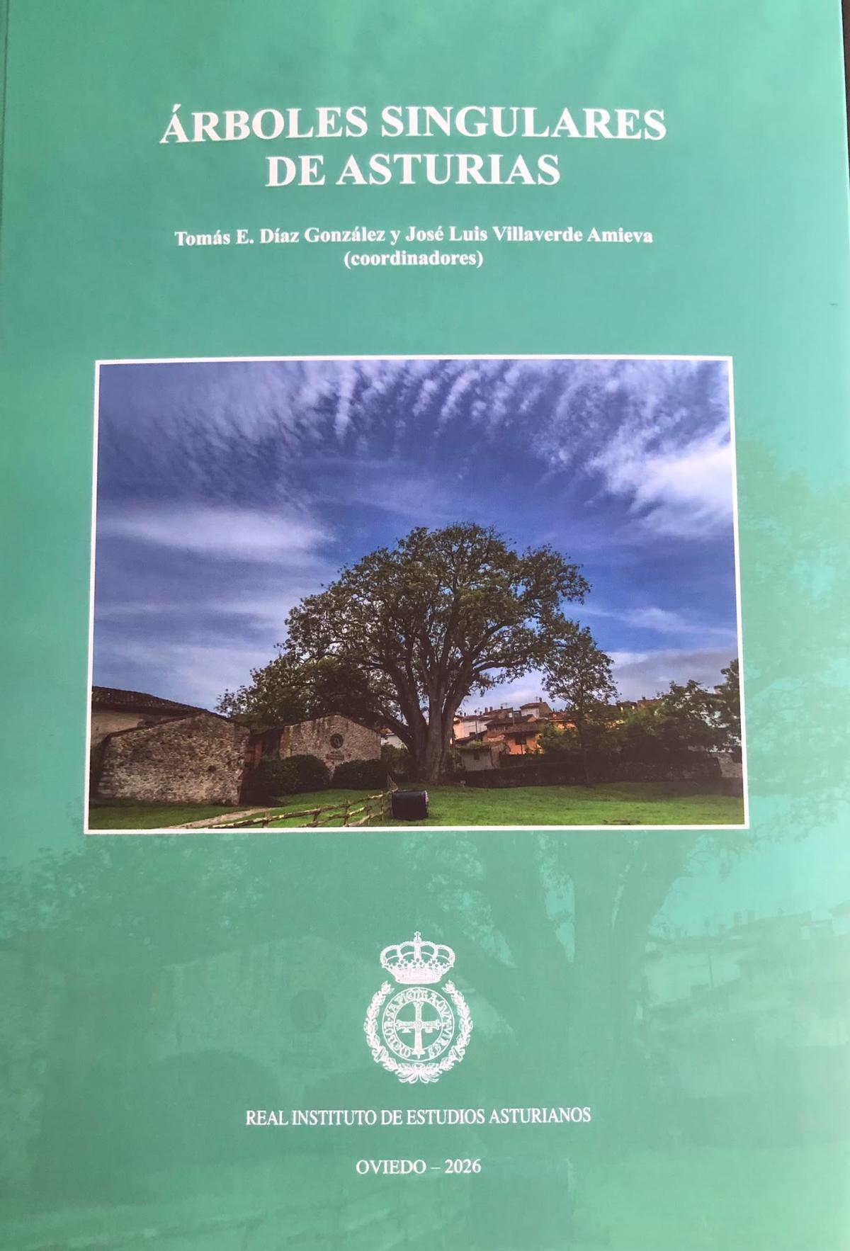 Portada del libro "Árboles singulares de Asturias".