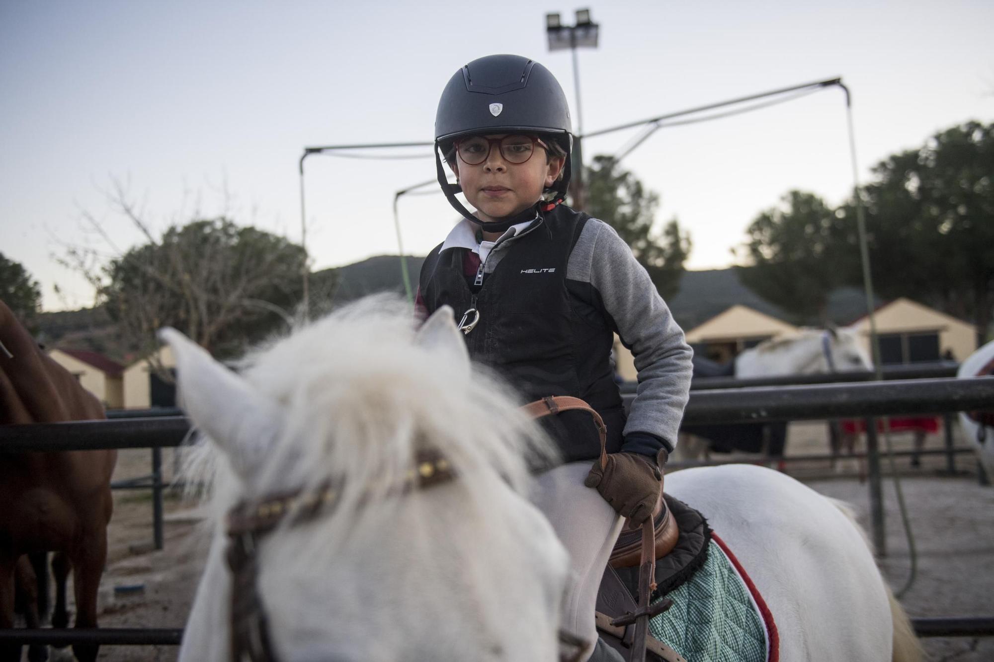 GALERÍA. Niños compitiendo a lomos de caballos, una pasión que crece