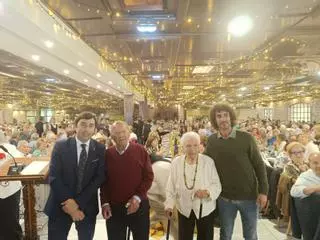 Llanera homenajea a sus mayores en la comida de San Isidro
