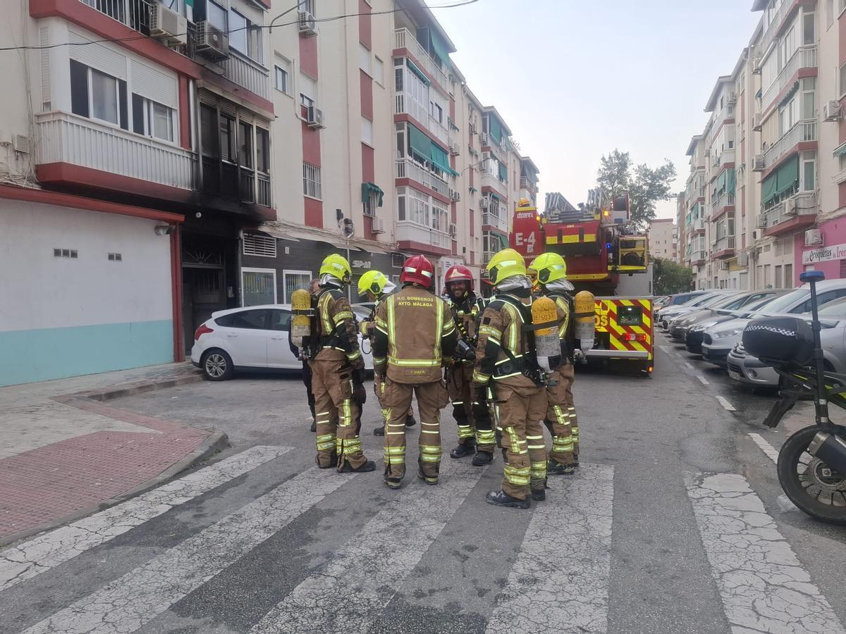 Un incendio obliga a desalojar un bloque en Los Tilos